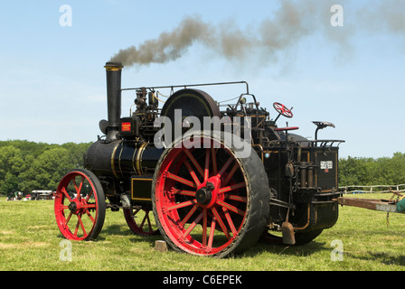 Une scène d'un rassemblement à vapeur doté d'un moteur de traction de Mclaren - West Sussex. Banque D'Images