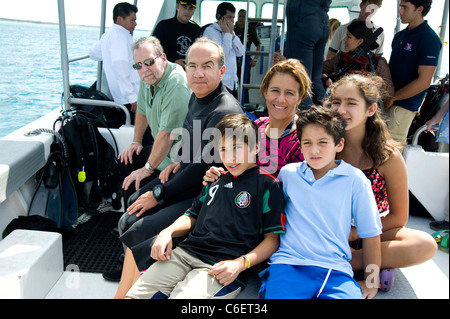 Le Président Felipe Calderon du Mexique avec sa famille et Peter Greenberg Banque D'Images