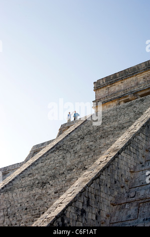 Le Président Felipe Calderon du Mexique tours Chichen Itza avec Peter Greenberg Banque D'Images