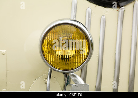 Phare de voiture jaune close up shot Banque D'Images