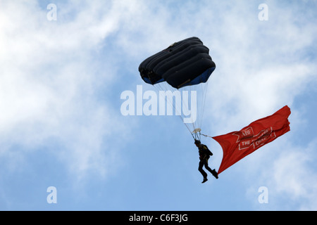 Membre de l'Équipe de parachutisme en chute libre du Tigre en gouttes Banque D'Images