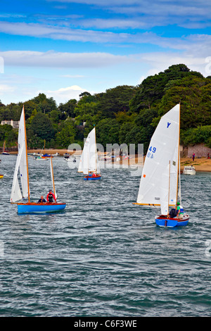 Yawl Salcombe dériveurs course dans l'estuaire de Salcombe, Devon, England, UK Banque D'Images