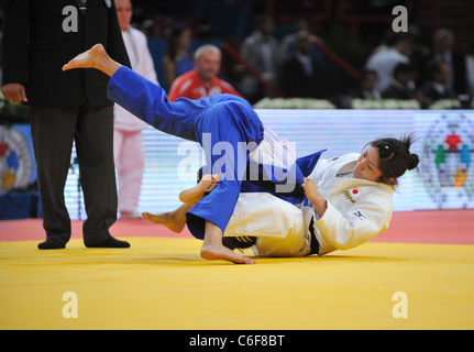 Misato Nakamura (JPN) d'effectuer pour le championnat du monde de judo Paris 2011. Banque D'Images