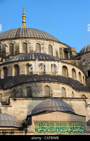 Gros plan sur les dômes de la mosquée Sultan Ahmet aussi connu comme la Mosquée Bleue à Istanbul, Turquie, de Sultanahmet. Banque D'Images