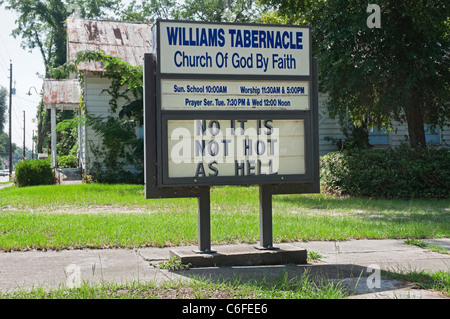 Chaud comme l'enfer signe en haut de l'Église Chrétienne Springs Florida Banque D'Images