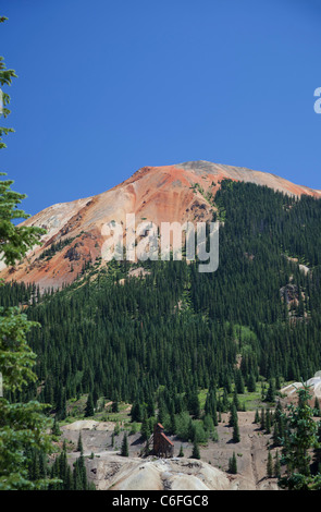 Silverton, Colorado - Le reste de la mine d'argent de Yankee Girl à Red Mountain Pass dans les montagnes de San Juan. Banque D'Images