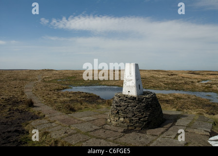 Sommet de colline noir OS Trig Point- Peak District du Nord Banque D'Images