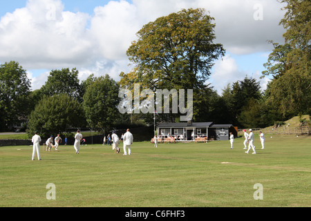 Un village de Cricket dans le Derbyshire Banque D'Images