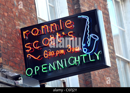 Ronnie Scott's Jazz Club signe, Frith Street, Soho, Londres, Angleterre, Royaume-Uni Banque D'Images