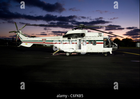 Armée de l'air mexicaine de l'air en hélicoptère présidentiel convoi pour Royal Tour Banque D'Images