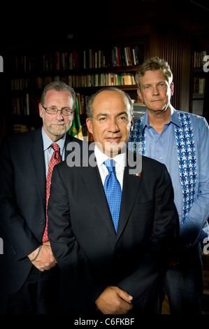 Le Président Felipe Calderon, Peter Greenberg et John Feist à Los Pinos Banque D'Images