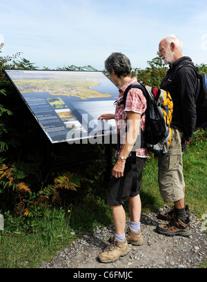 Heureux papa porte podgy grave mignon fils. Banque D'Images