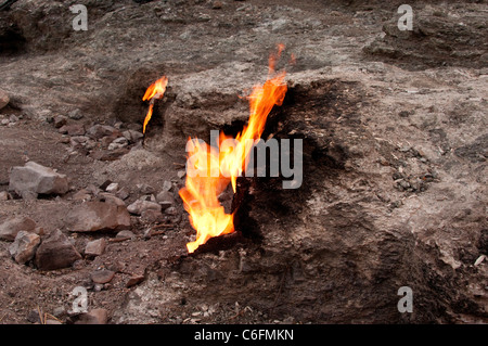 Flamme de Chimère, Burning Rock, près de Çirali, Turquie Banque D'Images