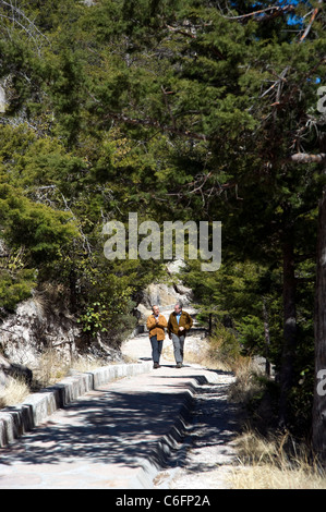 Feliipe Président Calderon et Peter Greenberg visiter le Parque Nacional Cascada de Basaeachi à Chihuahua Banque D'Images