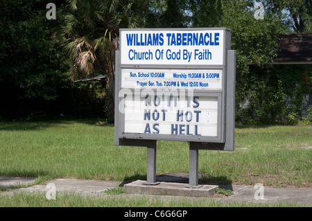 Chaud comme l'enfer signe en haut de l'Église Chrétienne Springs Florida Banque D'Images