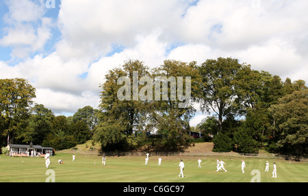 Un village de Cricket dans le Derbyshire Banque D'Images