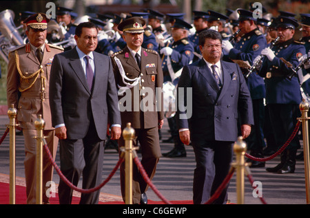 Le Président turc Turgut Ozal sur une visite d'Etat en Egypte pour des entretiens avec le président égyptien Hosni Moubarak. Banque D'Images