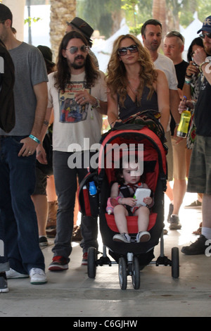 Shooter Jennings, Drea de Matteo et sa fille Virginia Jennings à la vallée de Coachella 2010 Music and Arts Festival - Jour 1 Banque D'Images