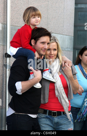 Peter Facinell avec sa fille Fiona Eve Facinelli, et sa femme Jennie Garth le lait et des bookmakers première assemblée story time Banque D'Images