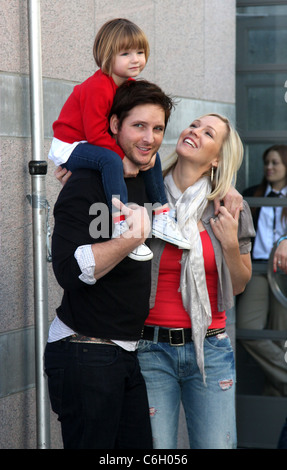 Peter Facinell avec sa fille Fiona Eve Facinelli, et sa femme Jennie Garth le lait et des bookmakers première assemblée story time Banque D'Images