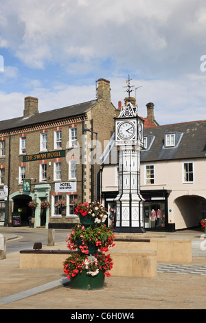 La place pavée avec des vieux réveil par James Scott en 1878 M. Downham Market, Norfolk, Angleterre, Royaume-Uni, Angleterre Banque D'Images