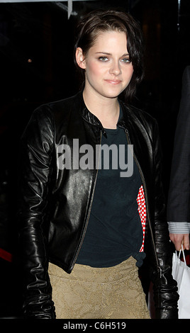 Kristen Stewart New York premiere de 'Remember me' à la Paris Theatre New York City, USA - 01.03.10 Banque D'Images