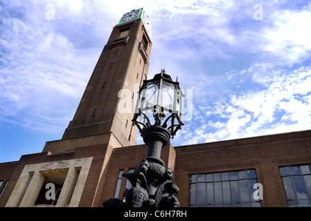 Vue sur l'édifice Gillette, édifice Art déco de deuxième année classé sur la Great West Road, Brentford, Londres, Royaume-Uni Banque D'Images