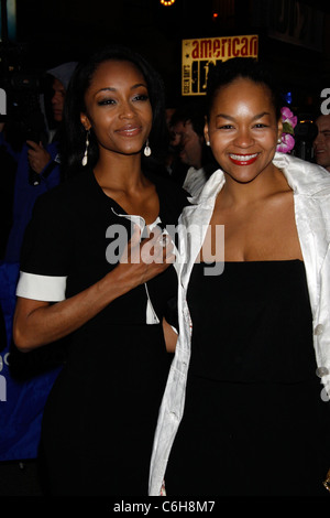 Yaya DaCosta à partir de America's top modèle La soirée d'ouverture de la production de Broadway "Enron" tenue au Broadhurst Theatre - Banque D'Images