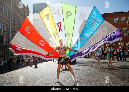 Marcher à la Manchester Gay Pride Parade, Manchester, Angleterre Banque D'Images