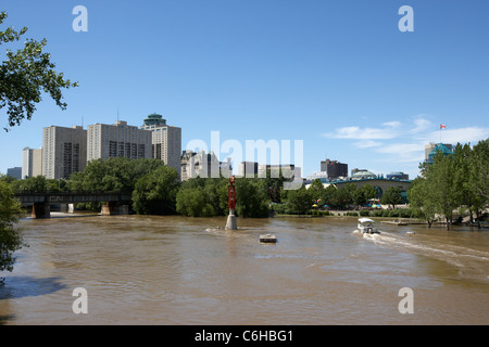 Rivière Assiniboine, dans l'inondation sur le port historique de la Fourche Winnipeg Manitoba Canada Banque D'Images