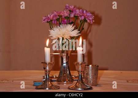 Bougies et fleurs gravure Shabbats Banque D'Images