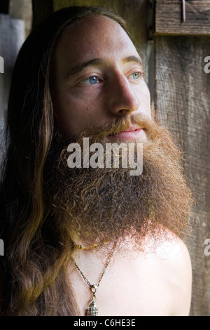 Portrait de jeune homme barbu - Cedar Mountain, North Carolina, USA Banque D'Images