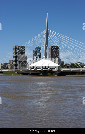Pont piétonnier de l'esplanade Riel, sur la rivière Rouge, la Fourche Winnipeg Manitoba Canada Banque D'Images