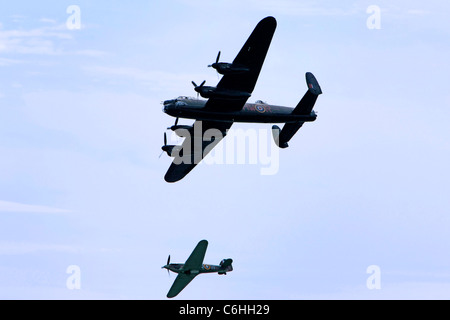 La Battle of Britain Memorial Flight Lancaster et l'ouragan Banque D'Images