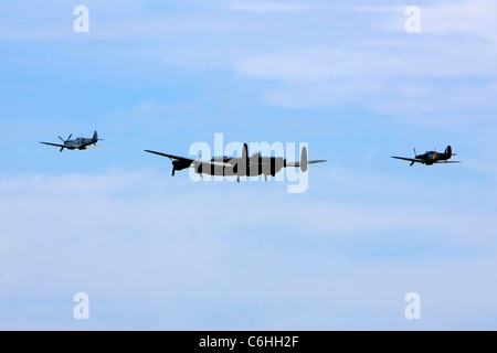 La Battle of Britain Memorial Flight et Lancaster, Spitfire Huricane Banque D'Images