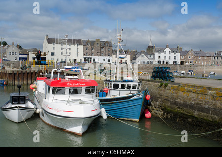 Les bateaux de pêche amarrés dans le port de Stonehaven - Kincardienshire Banque D'Images