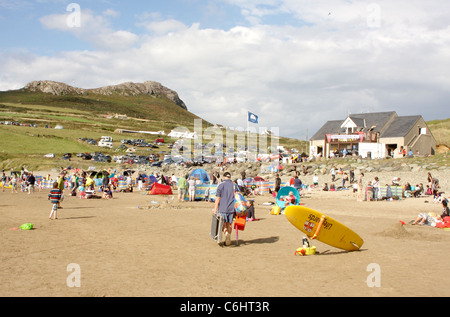 Un sauveteur's Surf appuyée au Whitesands Bay à St David's, Pays de Galles Banque D'Images