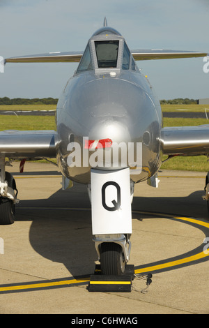 RAF restauré Gloster Meteor T.7 WA591 dans sa nouvelle formation de couleurs à RAF Odiham. Banque D'Images