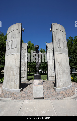 L'âme torturée controversée sculpture de Louis Riel maintenant situé au collège universitaire de Saint-Boniface quartier français Banque D'Images