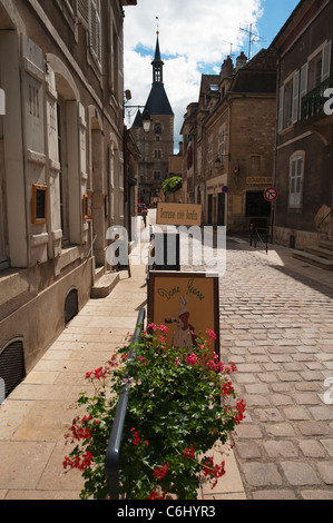 Rue pavée, à Avallon, Bourgogne, France Banque D'Images