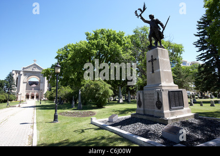 Mémorial de la première guerre mondiale dans l'enceinte de la cathédrale de Saint-Boniface Winnipeg Manitoba canada quartier français Banque D'Images