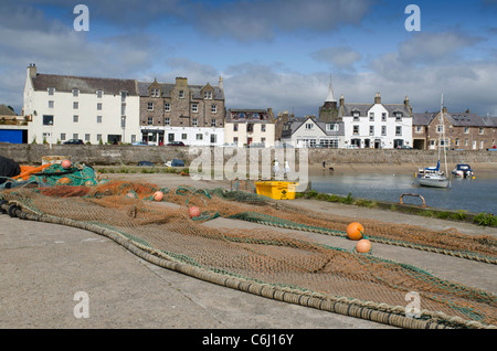 Les filets de pêche éparpillés dans le port de Stonehaven - Kincardienshire Banque D'Images