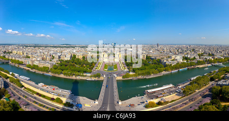 Vue aérienne de Paris de la tour Eiffel. Photo prise le : 18 mai 2010 Banque D'Images