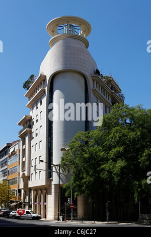 Un bâtiment moderne de plusieurs étages à Lisbonne, Portugal. Banque D'Images