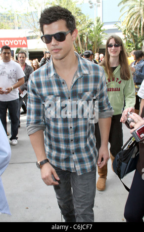 Taylor Lautner acteur arrivant au Staples Center pour assister à l'A.L. Par rapport à la Lakers San Antonio Spurs match de basket-ball Los Banque D'Images