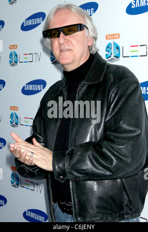 James Cameron The Black Eyed Peas lancer le Samsung 3D LED TV au Time Warner Center - Arrivées New York City, USA - Banque D'Images