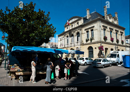 Scène de rue à Sainte-Foy-la-Grande, Gironde, Aquitaine, France Banque D'Images