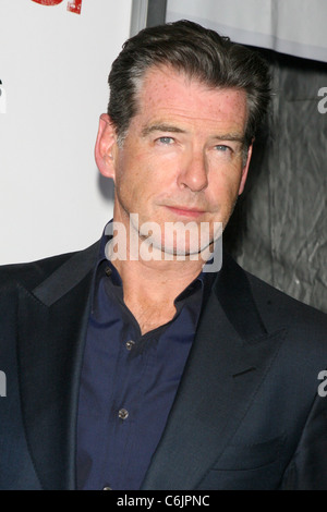 Pierce Brosnan New York premiere de 'Remember me' à la Paris Theatre New York City, USA - 01.03.10 Banque D'Images