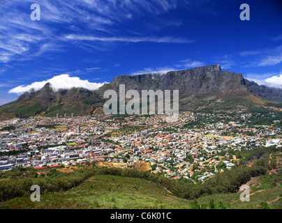 Une vue sur la ville du Cap en direction de la Montagne de la table de Signal Hill Banque D'Images