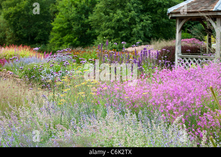 Le Millenium à Pensthorpe Jardin nature reserve, Norfolk, UK, a été conçu par Piet Oudolf, Banque D'Images